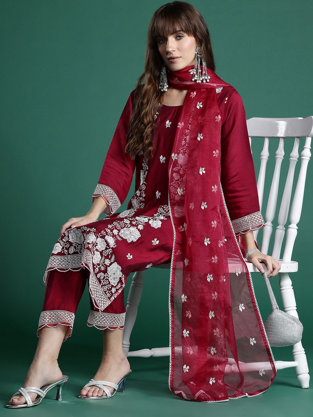 Dhiyona IE Floral Embroidered Panelled Thread Work Kurta With Trousers & Dupatta