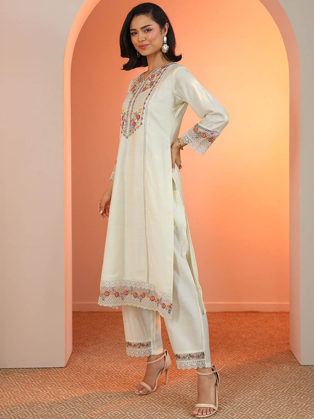 Floral Embroidered Thread Work Straight Kurta With Trousers & Dupatta