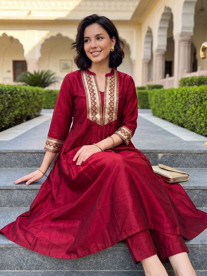 Women Ethnic Motifs Embroidered Empire Thread Work Liva Kurta with Trousers