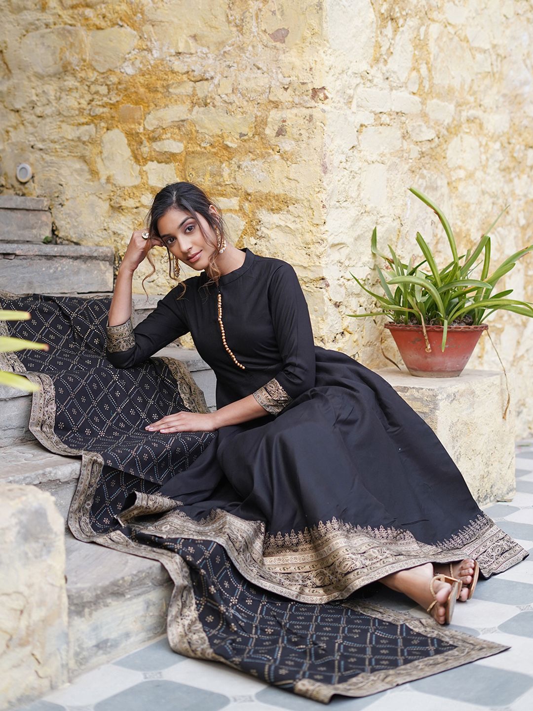 Dhiyona KL Ethnic Motifs Printed Mandrine Collar Anarkali Kurta With Trouser & Dupatta