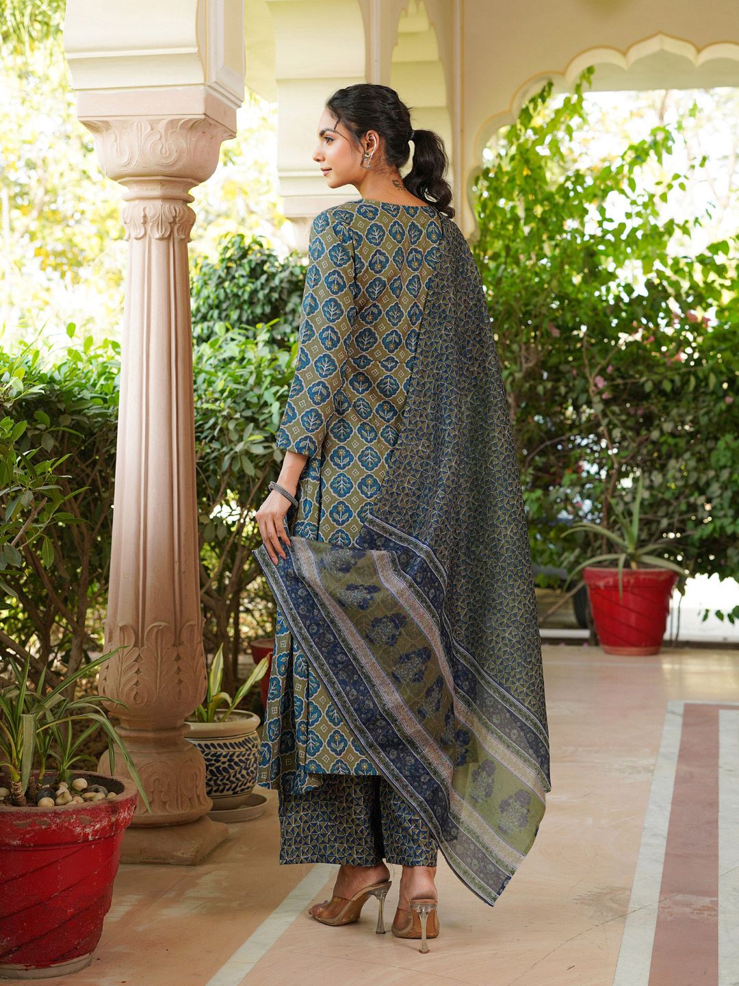 Dhiyona KL Women Floral Printed Kurta with Palazzo & Dupatta