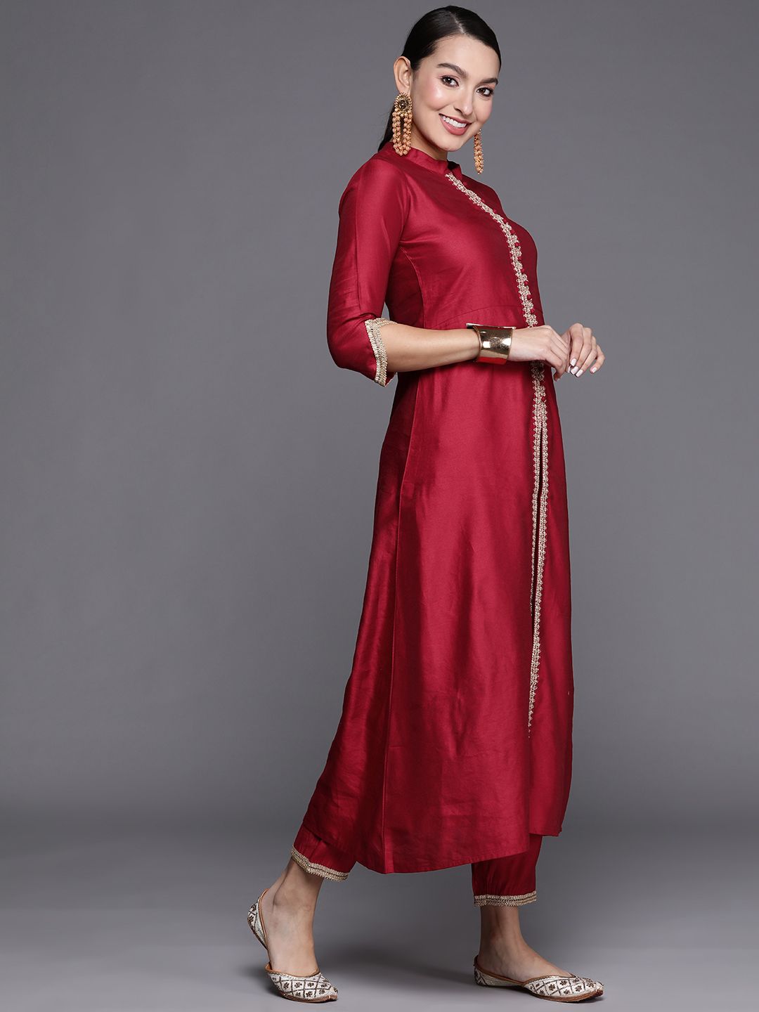 Dhiyona IE Women Striped High Slit Thread Work Liva Kurta With Trousers & Dupatta