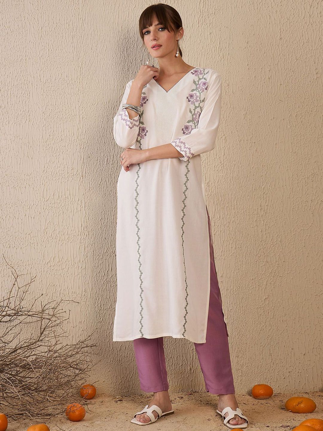 Dhiyona IE Women Floral Embroidered Thread Work Kurta