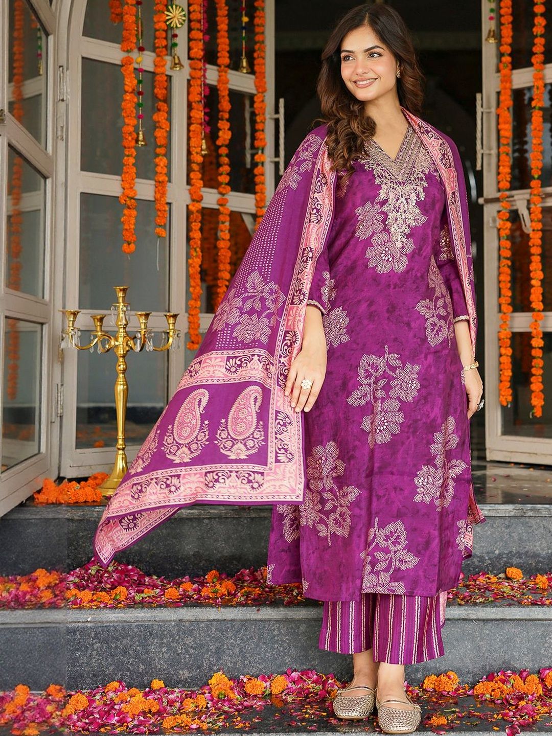 Dhiyona KL Ethnic Motifs Printed Straight Thread Work Kurta With Trouser & Dupatta