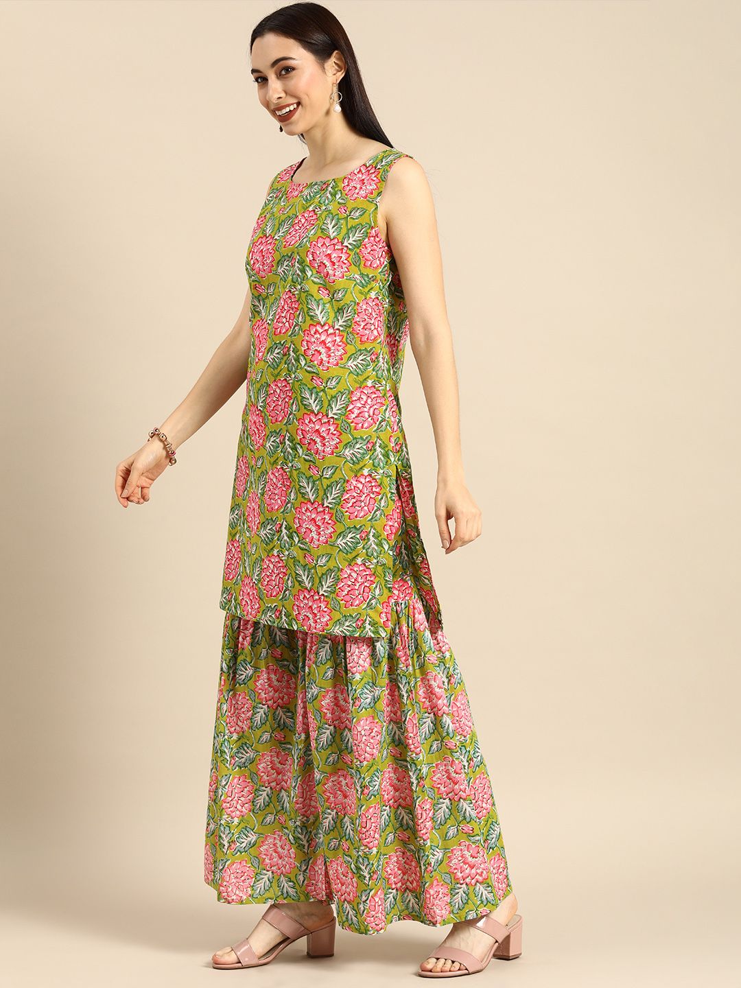 Dhiyona AN Women Green & Pink Floral Printed Kurta with Sharara & Dupatta