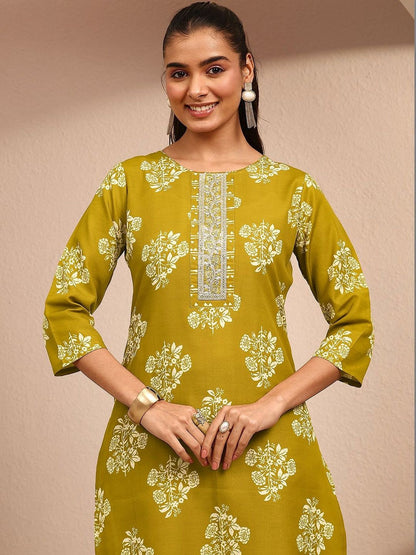 Women Floral Printed Regular Thread Work Kurta with Trousers & With Dupatta