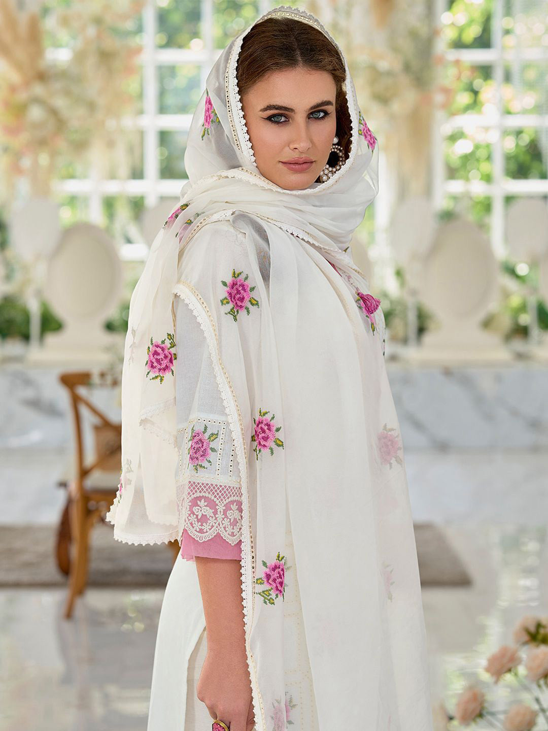 Women Floral Embroidered Regular Thread Work Pure Cotton Kurta
