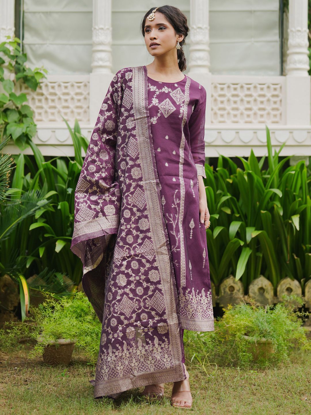 Dhiyona IE Women Woven Design Regular Kurta with Trousers & With Dupatta