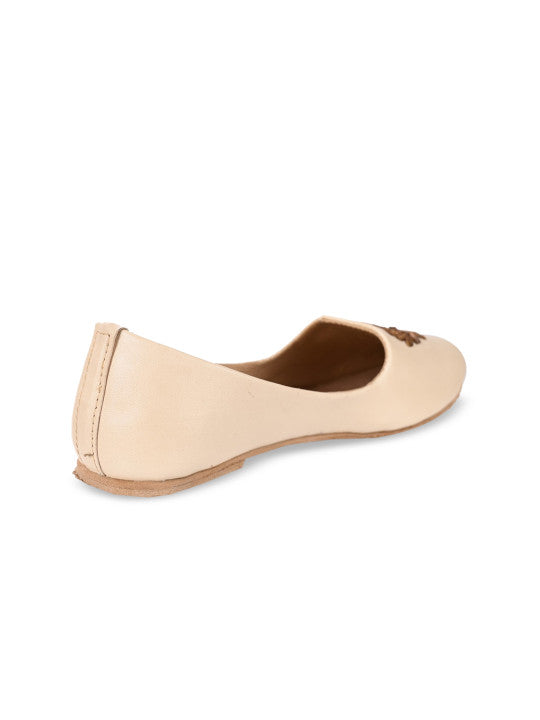 Dhiyona Men Woven Design Embellished Basics Mojaris