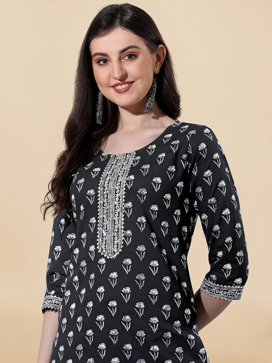 Dhiyona KL Ethnic Motifs Printed Gotta Patti Pure Cotton Kurta & Trousers With Dupatta