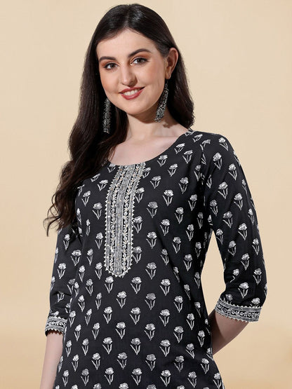 Dhiyona KL Ethnic Motifs Printed Gotta Patti Pure Cotton Kurta & Trousers With Dupatta
