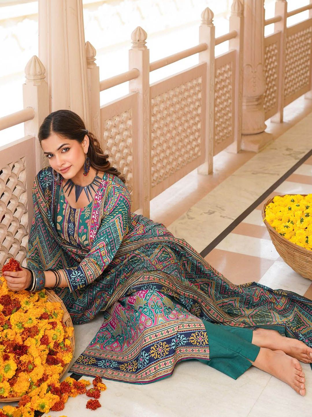 Dhiyona KL Women Floral Printed Regular Kurta with Trousers & With Dupatta