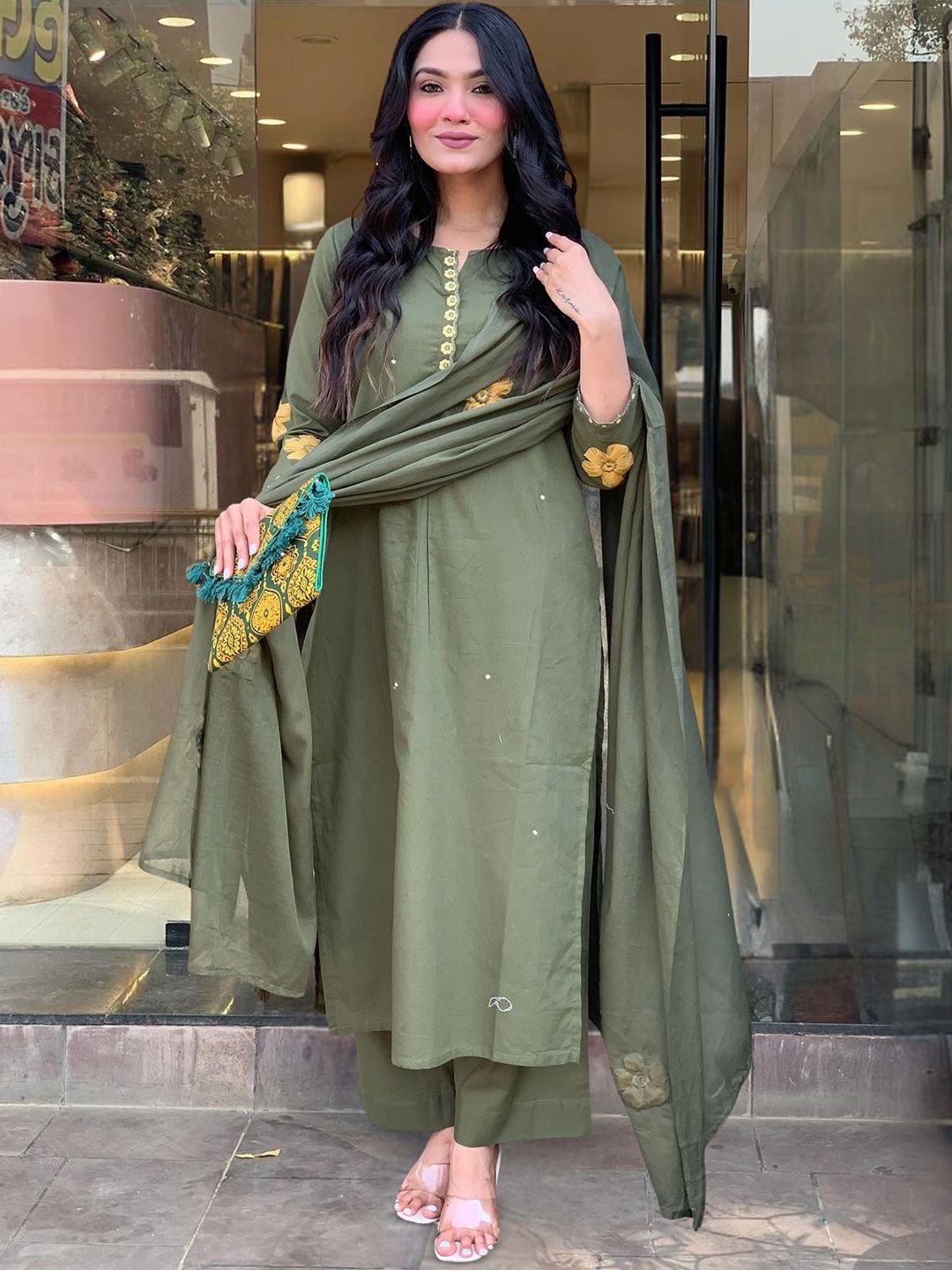 Dhiyona KL Women Floral Embroidered Kurta with Palazzo & Dupatta