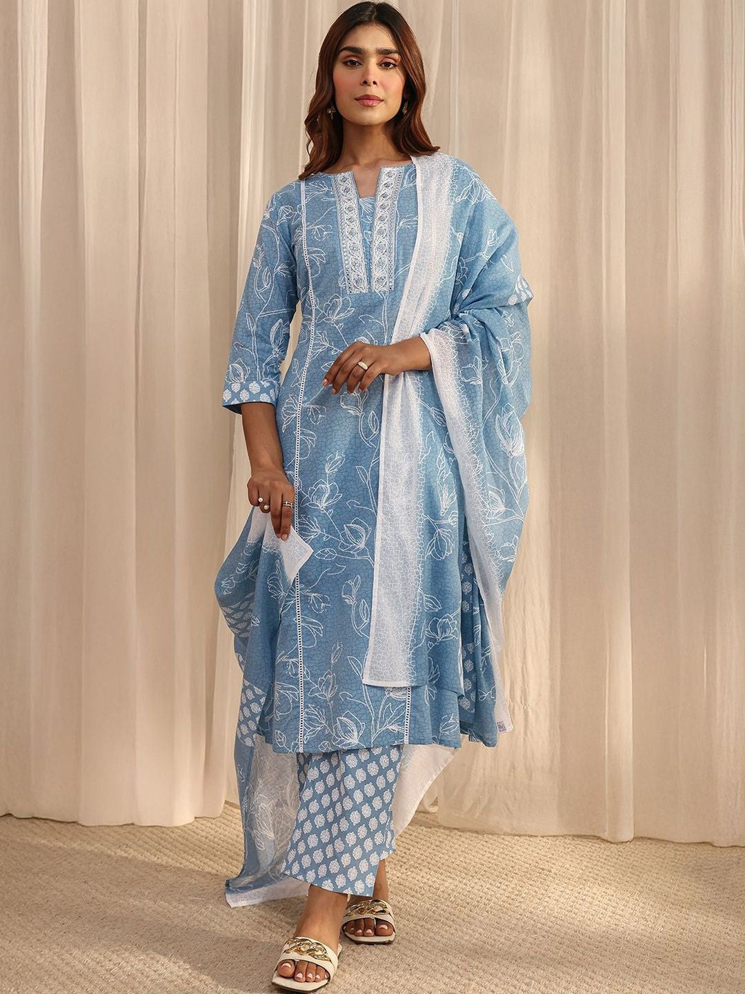 Women Floral Printed Regular Thread Work Kurta with Trousers & With Dupatta
