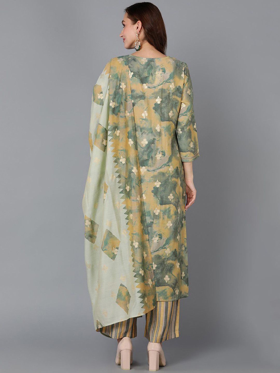 Dhiyona KL Floral Embroidered Regular Kurta with Palazzos & Dupatta