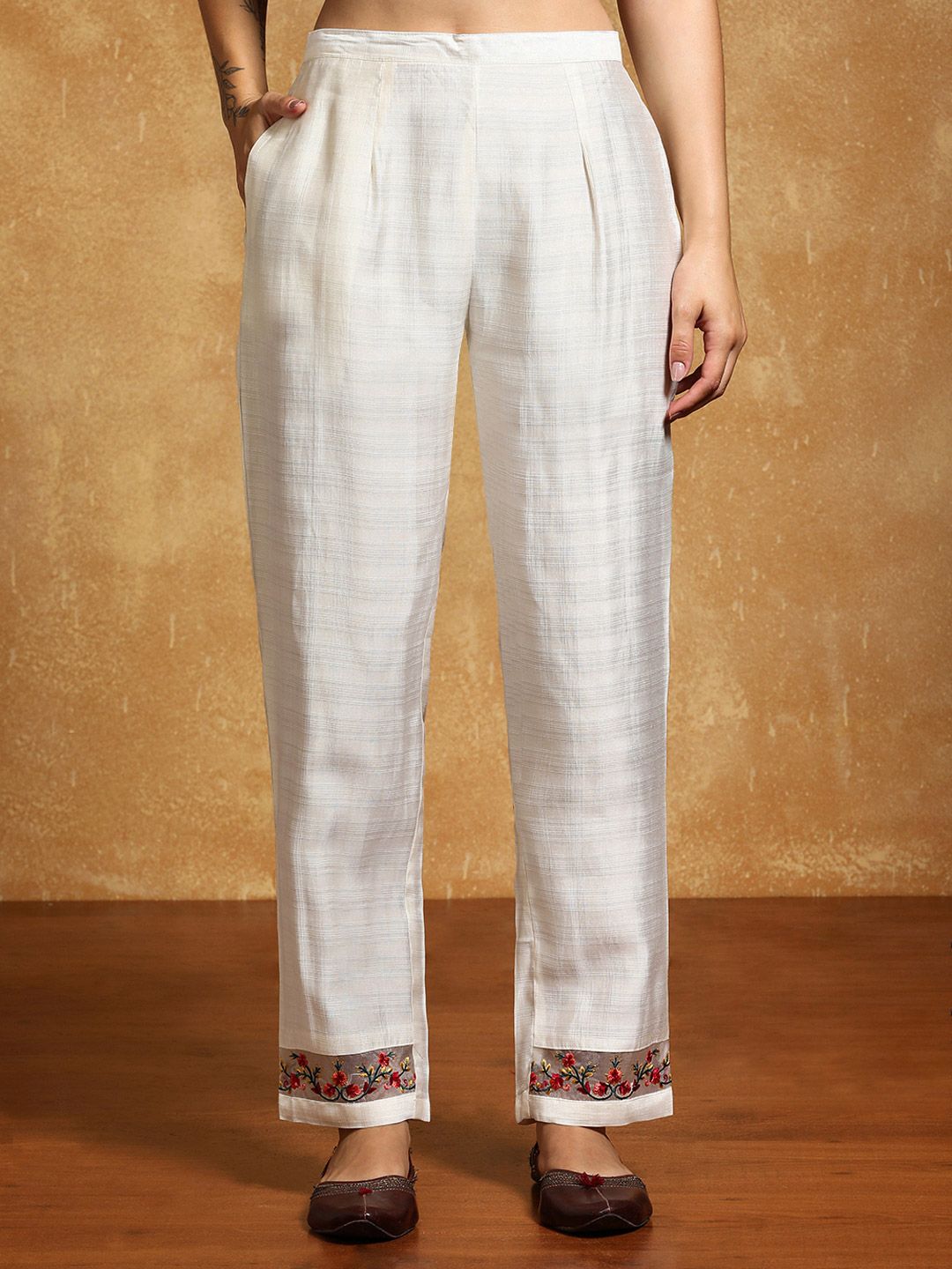 Off White Women Floral Printed Regular Thread Work Kurta with Trousers & With Dupatta