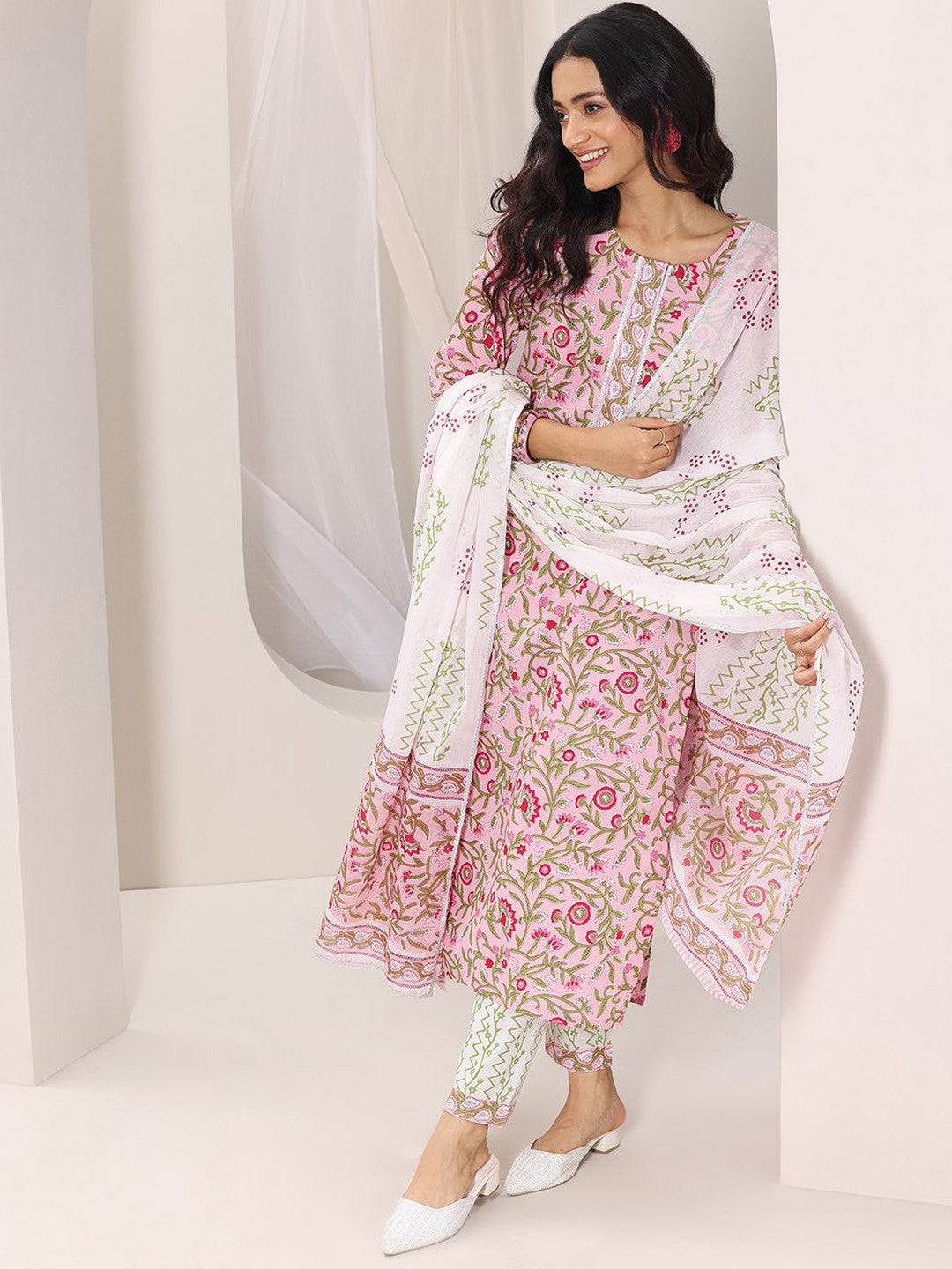 Floral Printed Straight Kurta With Trousers & Dupatta