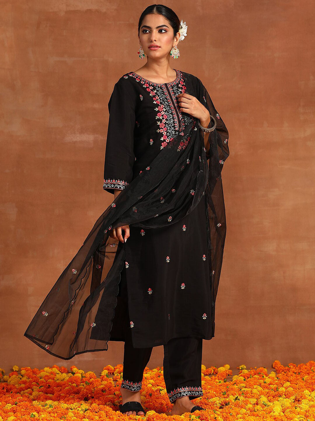 Floral Embroiderd Thread Work Straight Kurta & Trousers With Dupatta