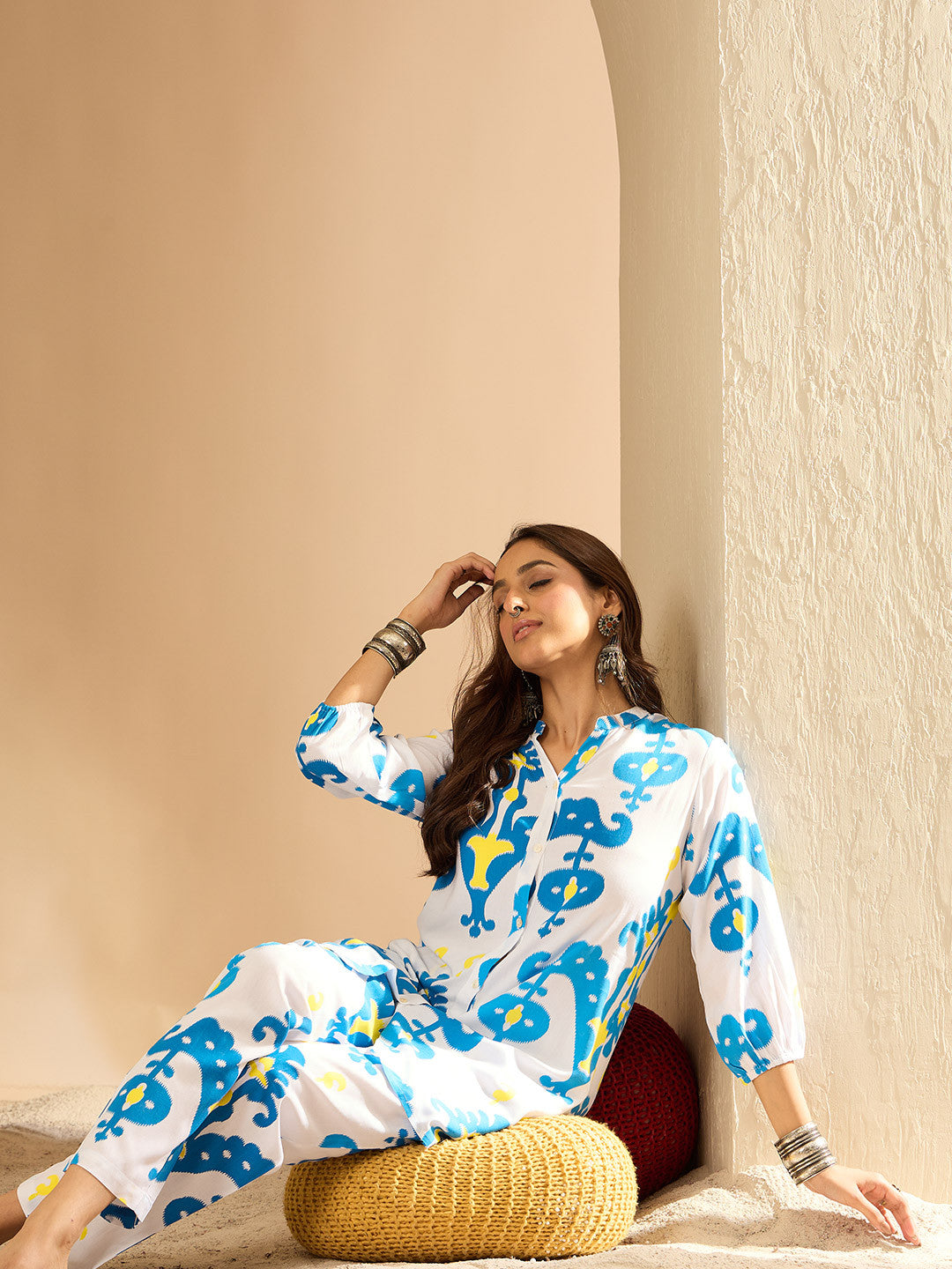 Women Printed Regular Kurti with Trousers
