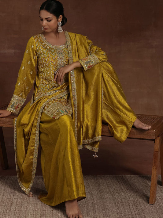 Dhiyona LL Ethnic Motifs Embroidered Round Neck Three-Quarter Sleeves Sequinned Kurta Set