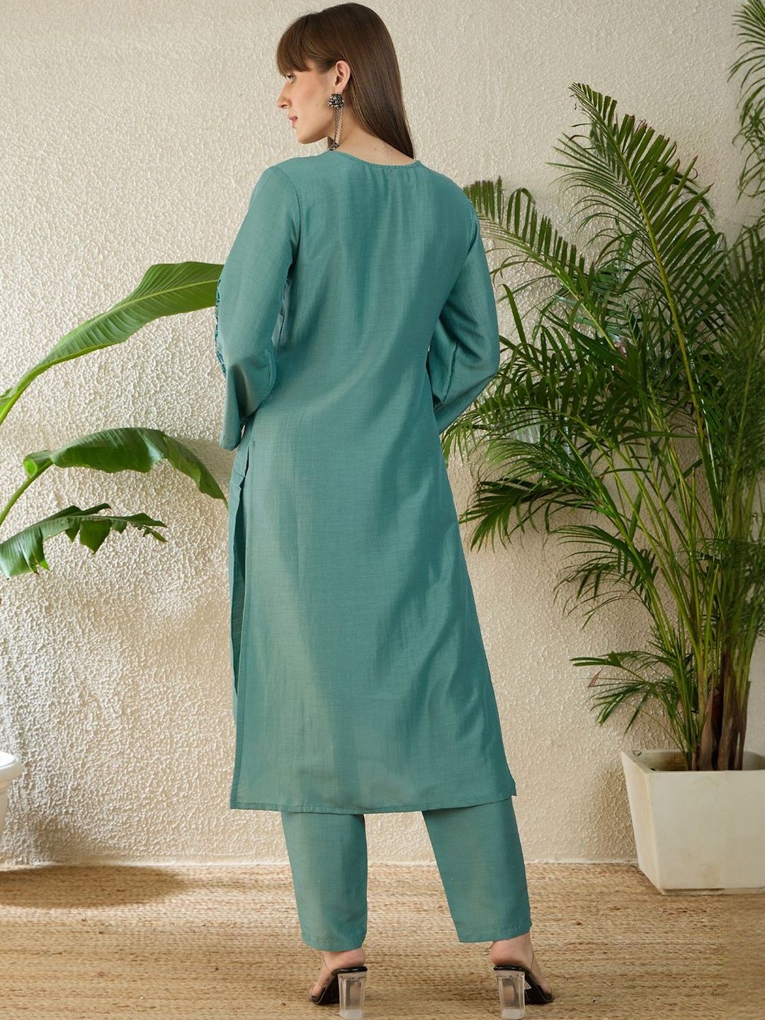 Women Ethnic Motifs Embroidered Regular Thread Work Kurta with Trousers