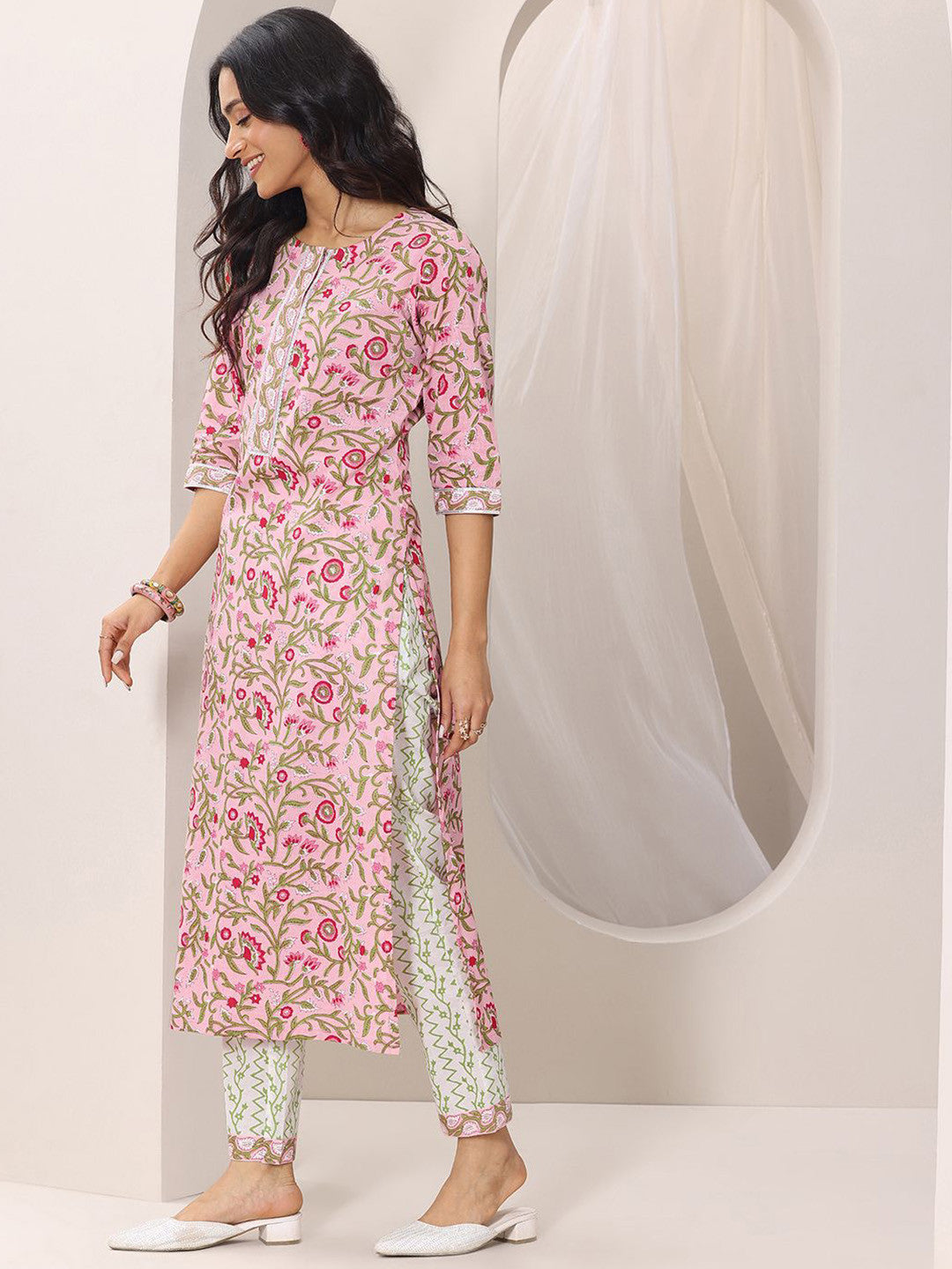 Floral Printed Straight Kurta With Trousers & Dupatta