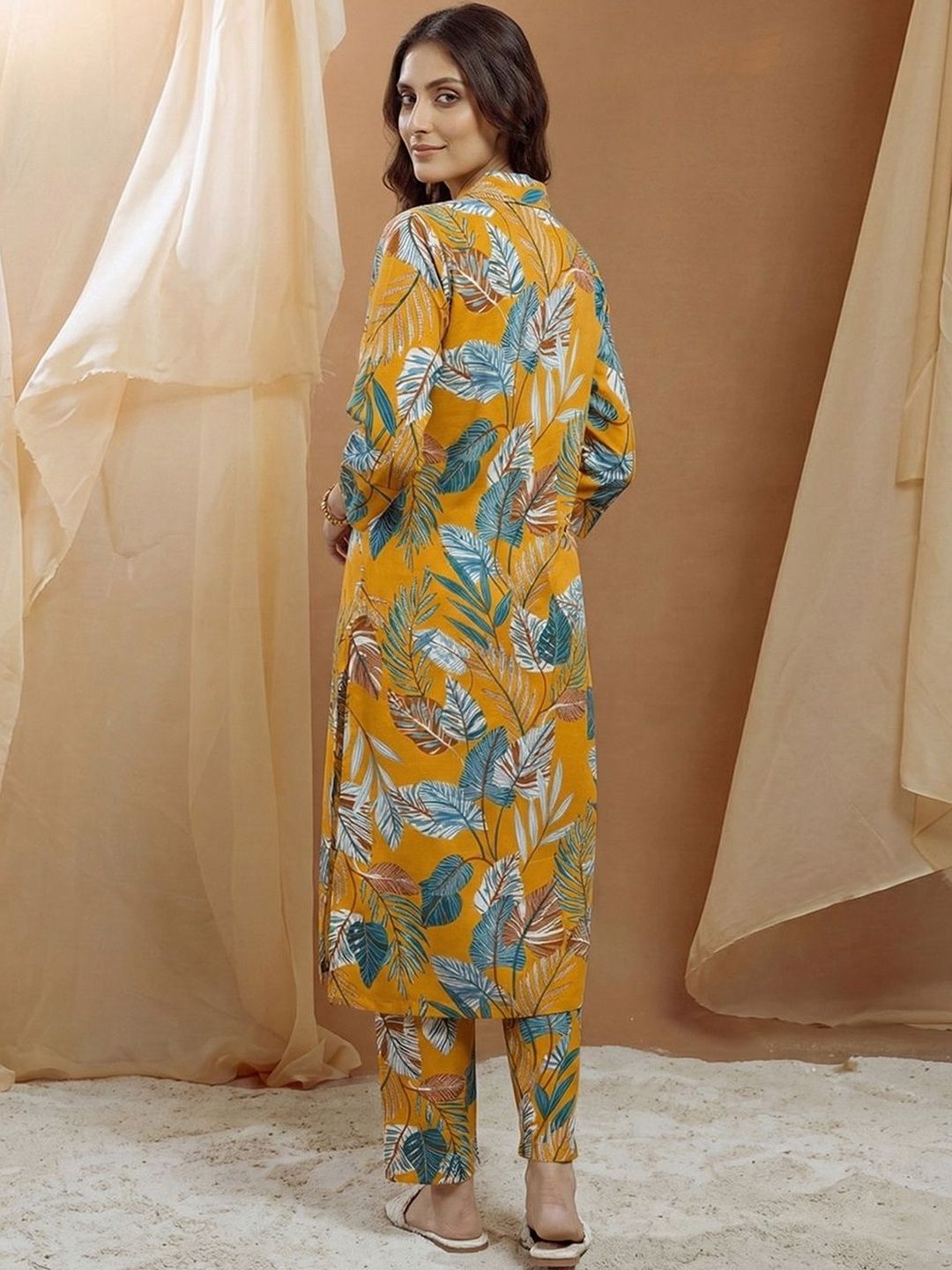 Dhiyona CH Women Floral Printed Regular Kurta with Trousers