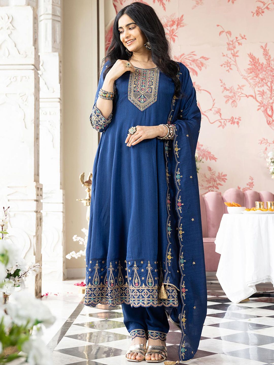 Dhiyona CH Women Floral Embroidered Zari Regular Kurta with Trousers & With Dupatta