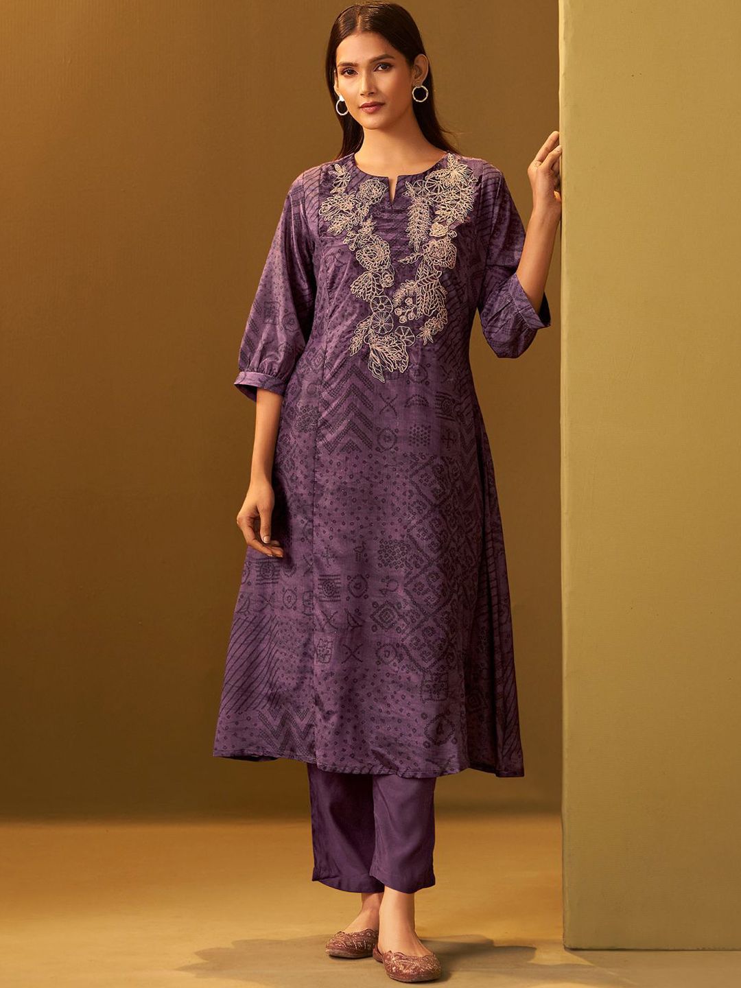 Dhiyona IE Embroidered Notch Neck Tunic With Trousers