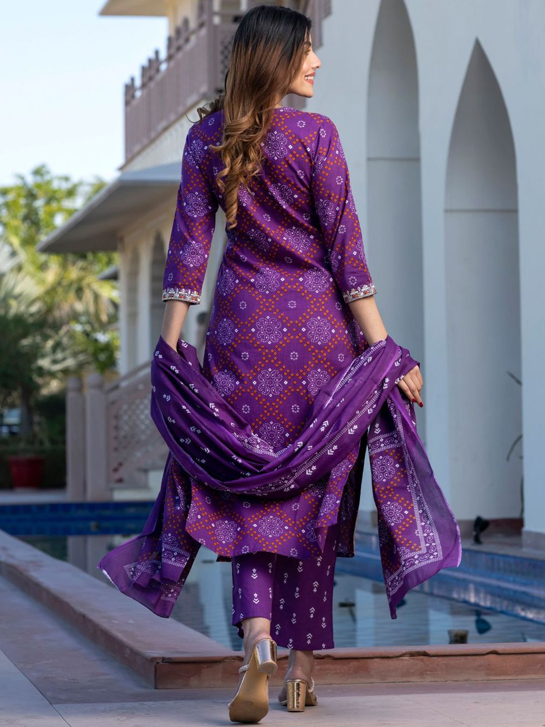 Dhiyona KL Women Bandhani Embroidered Regular Sequinned Pure Cotton Kurta with Trousers & With Dupatta