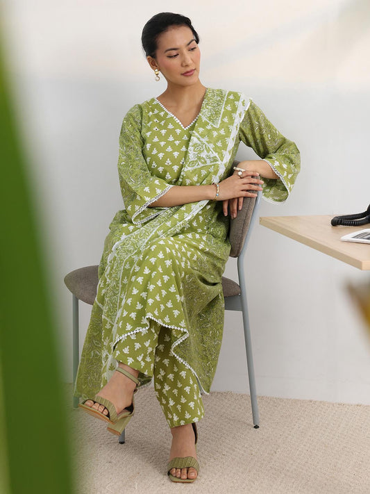 Women Ethnic Motifs Printed Regular Thread Work Kurta with Trousers & With Dupatta