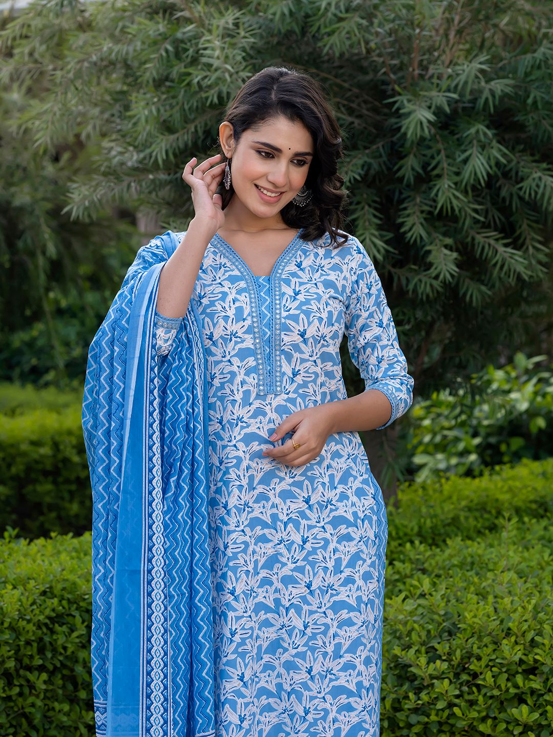 Dhiyona KL Women Floral Printed Regular Pure Cotton Kurta with Trousers & With Dupatta