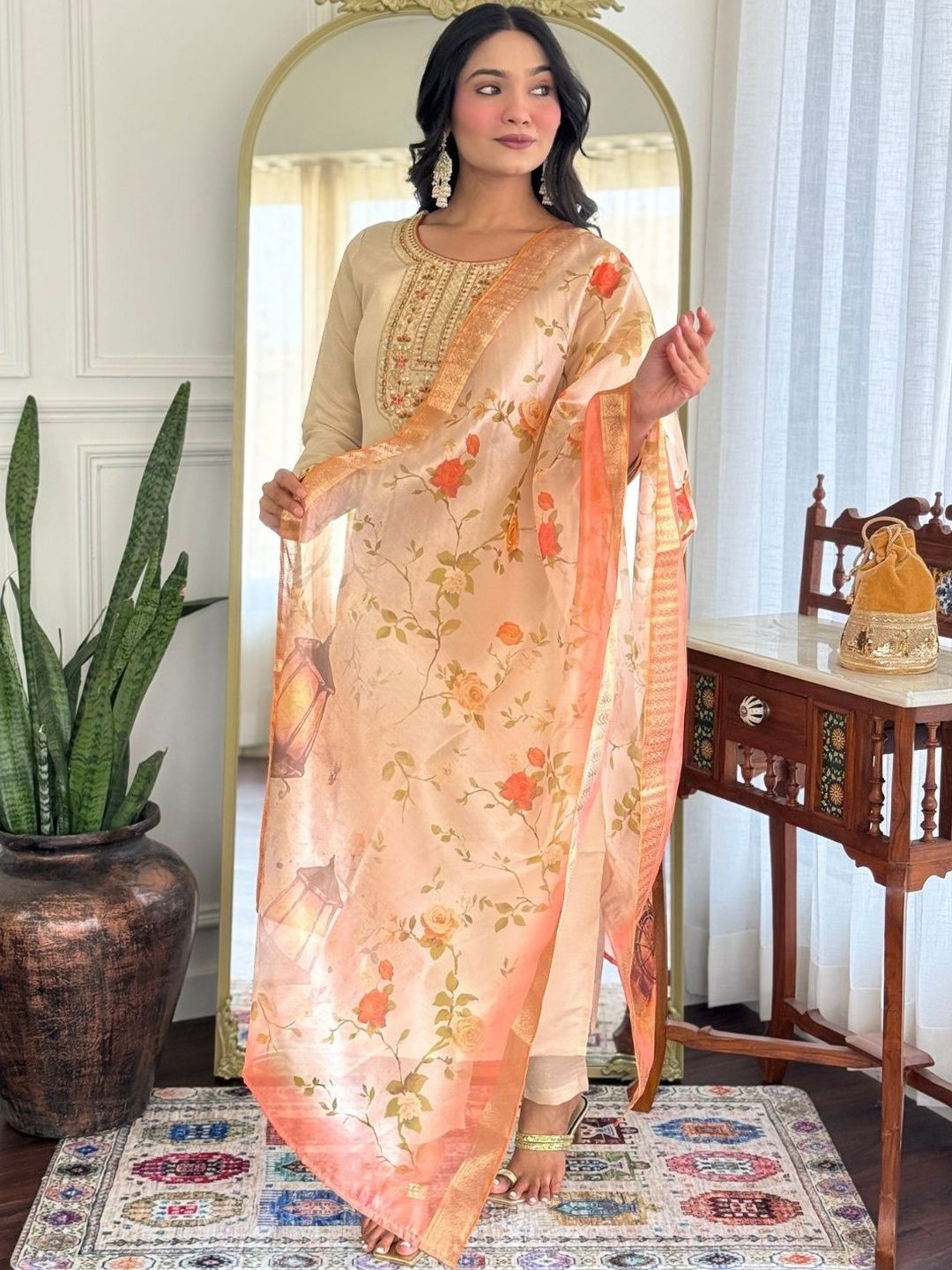 Dhiyona KL Women Floral Embroidered Regular Thread Work Kurta with Trousers & With Dupatta