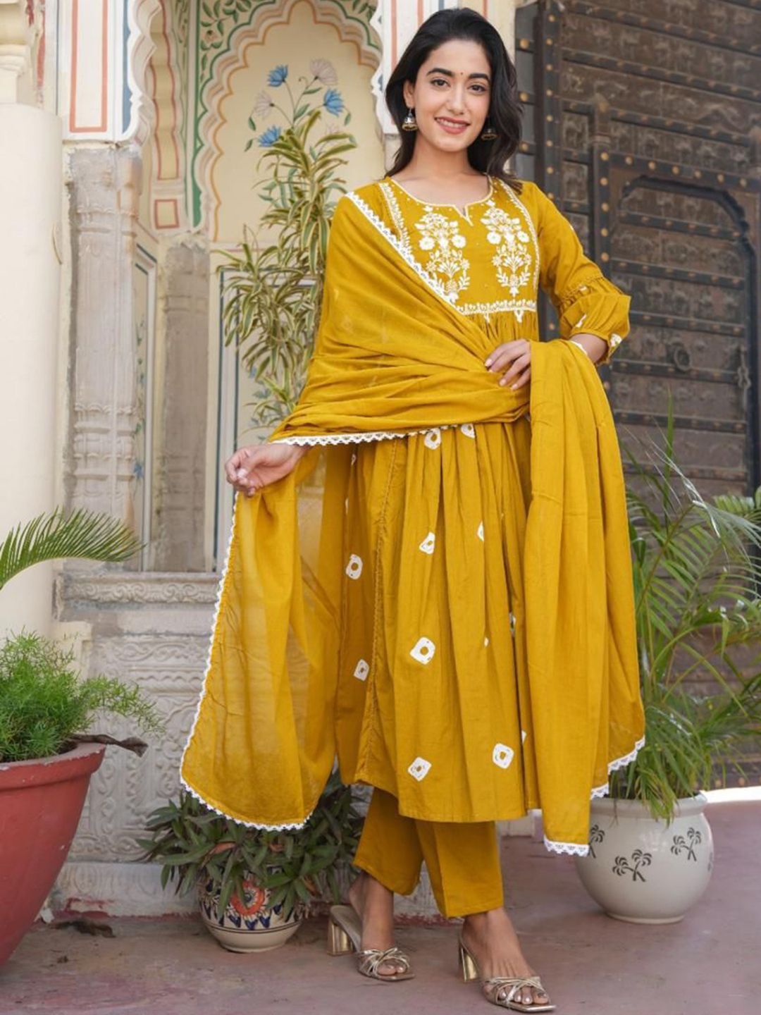 Dhiyona KL Women Floral Embroidered Kurta with Trousers & Dupatta