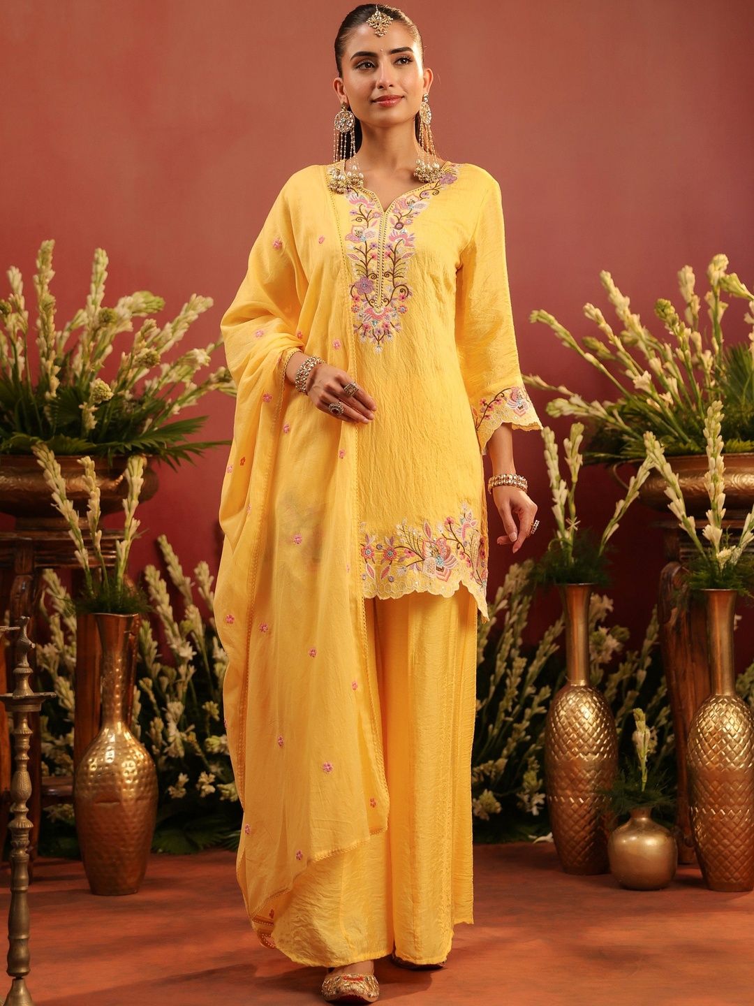Dhiyona SC Women Floral Embroidered Regular Thread Work Kurta with Sharara & With Dupatta