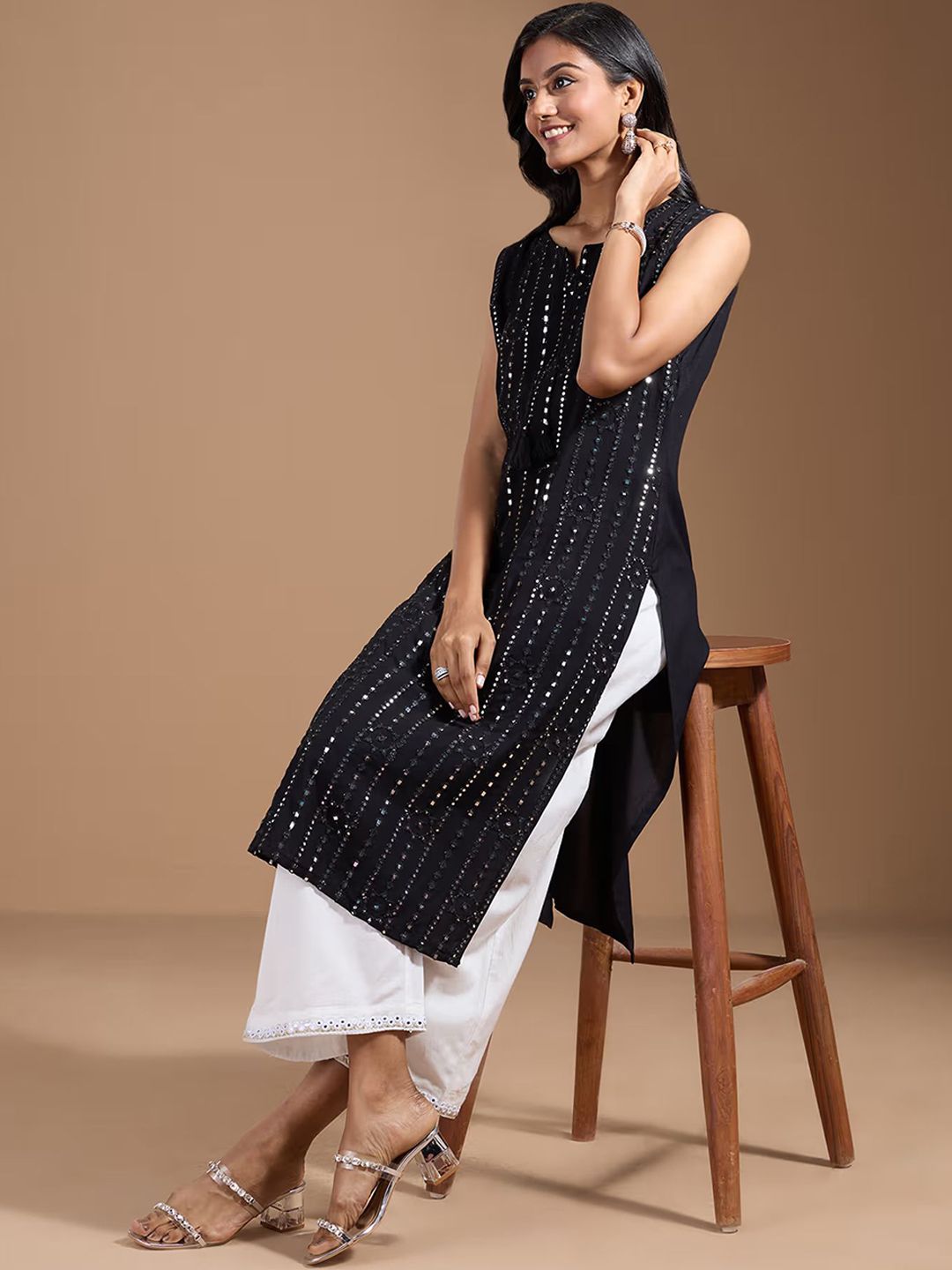 Dhiyona OD  Women Thread Work Kurta
