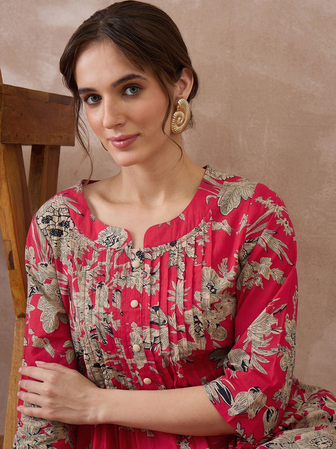 Women Floral Printed Pleated Pure Cotton Kurta with Trousers