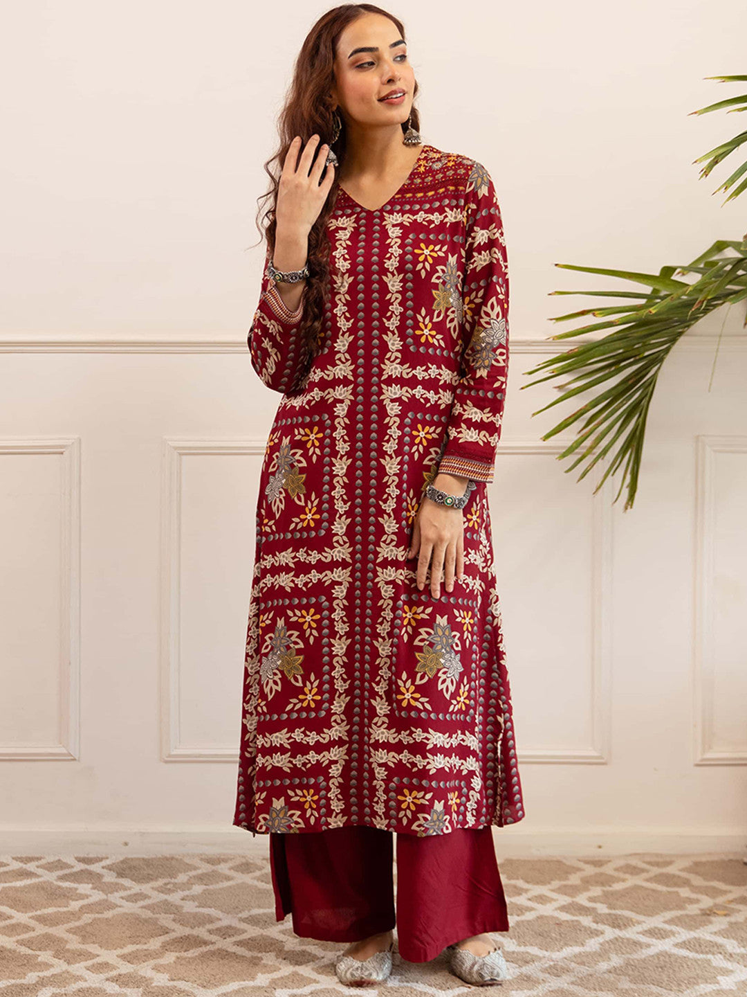 Floral Printed V-Neck Straight Kurta & Trousers