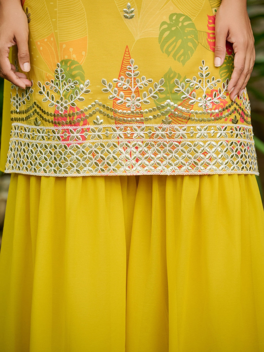 Women Floral Printed Regular Sequinned Kurta with Sharara & With Dupatta
