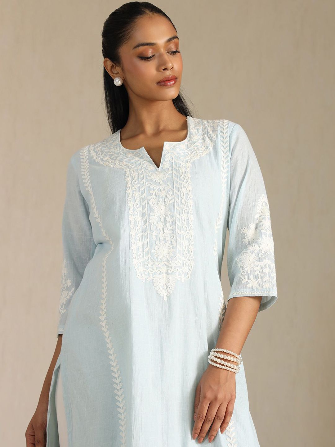 Dhiyona SO Women's Floral Embroidered Notch Neck Thread Work Cotton Straight Kurta With Trousers