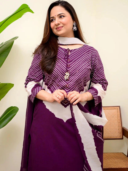 Women Dyed Regular Pure Cotton Kurta with Trousers & With Dupatta