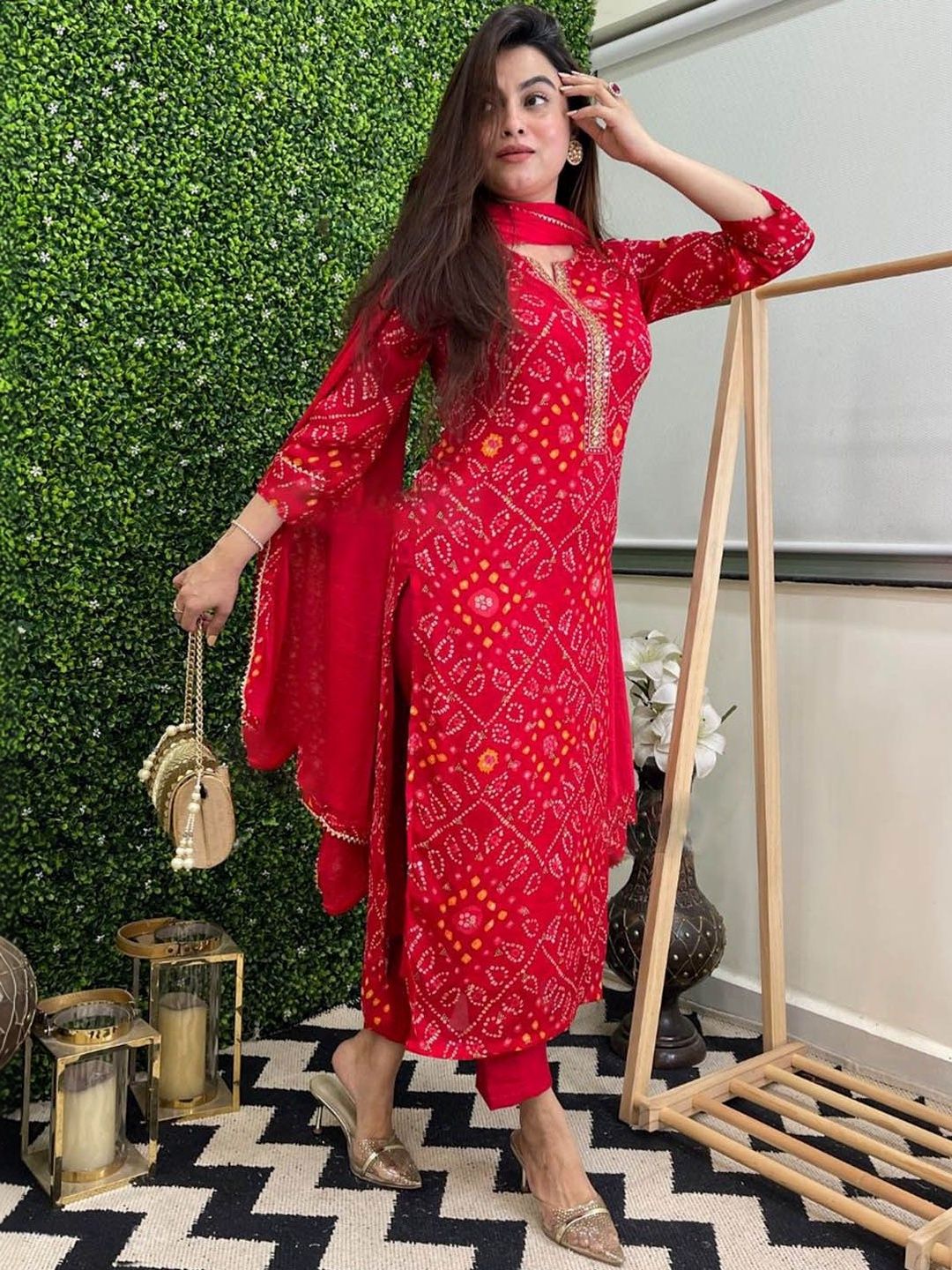 Dhiyona KL Women Bandhani Printed Regular Gotta Patti Kurta with Trousers & With Dupatta