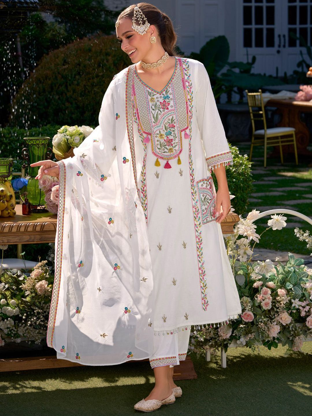 Dhiyona IE Women Floral Embroidered Regular Kurta with Trousers & With Dupatta