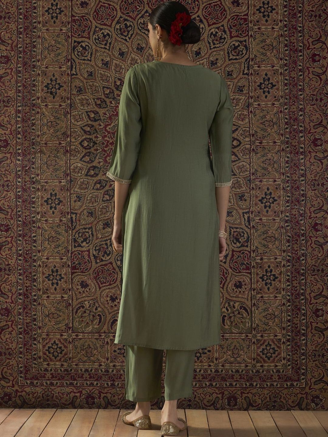 Ethnic Motifs Embroidered Thread Work Kurta With Trousers