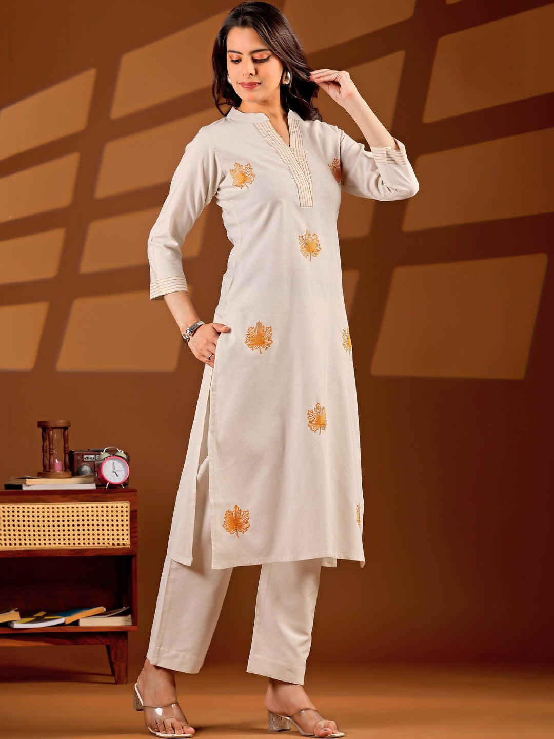Women Ethnic Motifs Embroidered Regular Thread Work Pure Cotton Kurta with Trousers