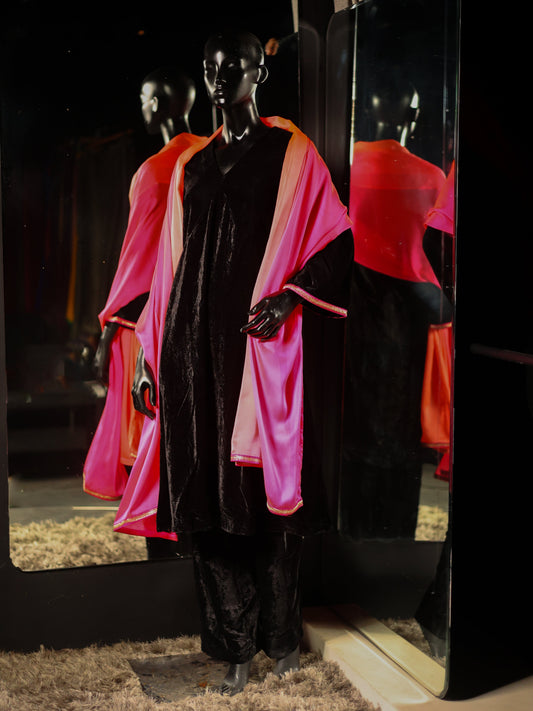 Dhiyona ST Women's Black Velvet Kurta with Pant and Pink Sunset Dupatta with Lace 3 Piece Set | Straight Fit, Round Neck, Full Sleeves, Pants, Festive Wear, (Velvet)