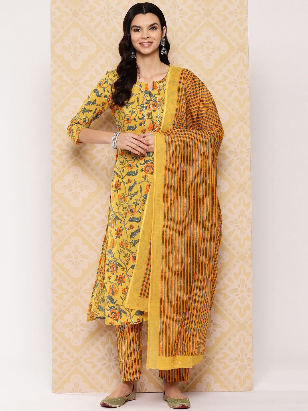 Dhiyona KL Women Floral Printed Regular Pure Cotton Kurta with Trousers & Dupatta