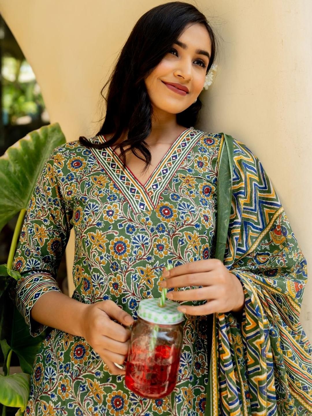 Dhiyona KL Women Green Pure Cotton Kurta Sets