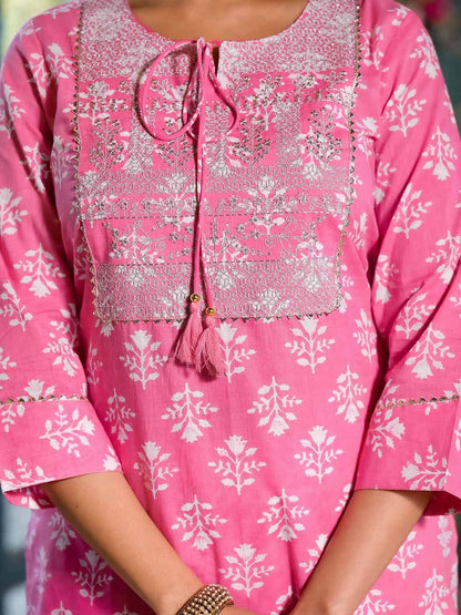 Dhiyona KL Women Plus Size Pink Floral Printed Kurta with Trousers & Dupatta