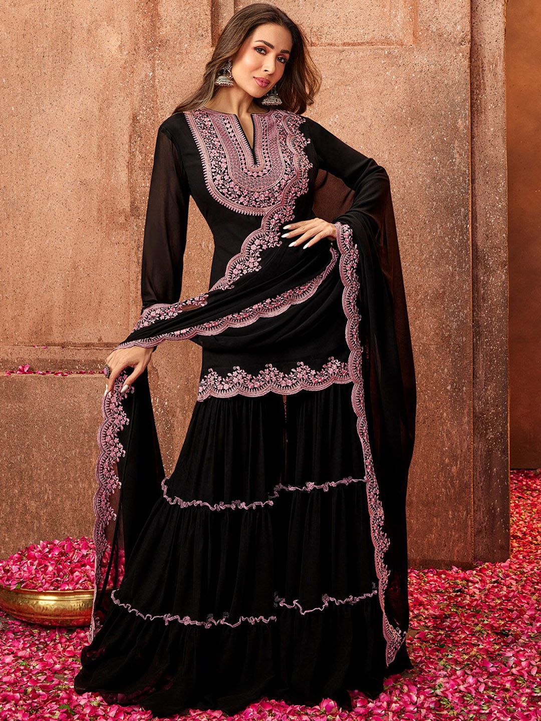 Dhiyona IN Women Black Ethnic Motifs Thread Work Kurta with Sharara & With Dupatta